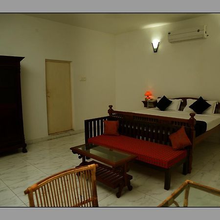 Le Capucin Hotel Pondicherry Exterior photo